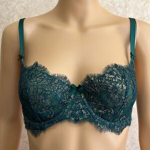 Victoria’s Secret green sexy lance bras size 34D